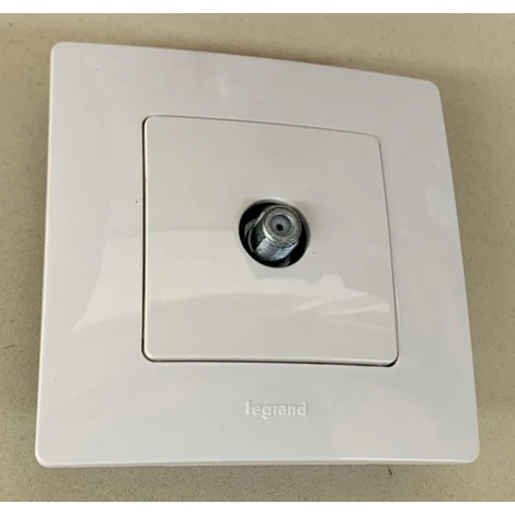 Prise TV Connectique F étoile Blindée 0-2400MHz Complete Avec Plaque Blanc Pur NILOE LEGRAND 664750-P 1 Prise TV Connectique F étoile Blindée 0-2400MHz Complete Avec Plaque Blanc Pur NILOE LEGRAND 664750-P