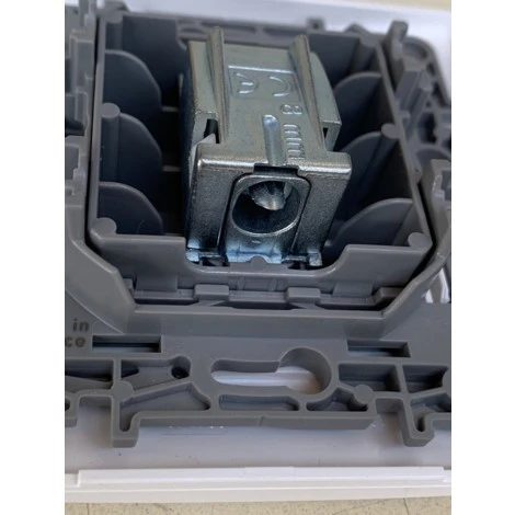 Prise TV Connectique F étoile Blindée 0-2400MHz Complete Avec Plaque Blanc Pur NILOE LEGRAND 664750-P 3 Prise TV Connectique F étoile Blindée 0-2400MHz Complete Avec Plaque Blanc Pur NILOE LEGRAND 664750-P – Image 3