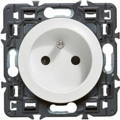 Legrand Prise De Courant Avec Terre Céliane - Blanc