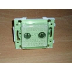 Prise TV / FM Déclassé (rayures) Blanche Standard 9.52mm Sans Plaque Fixation Vis ESPACE ARNOULD